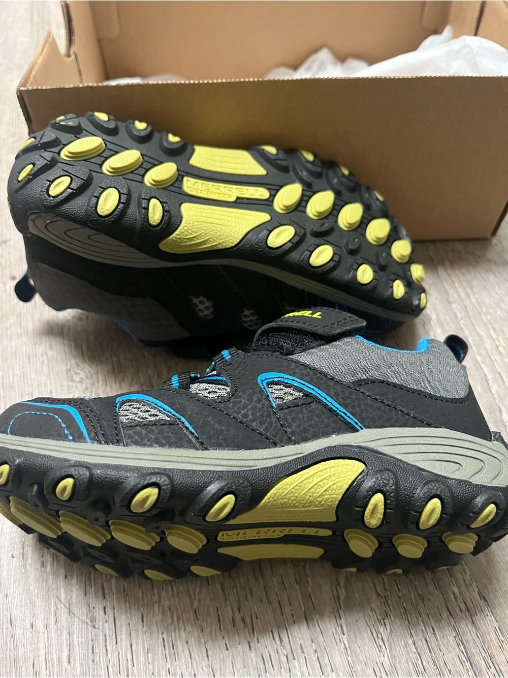 Merrell NEW Kids Black Trail Sneakers Hook-and-Loop Strap 11 chaser shoes kids - Picture 2 of 4